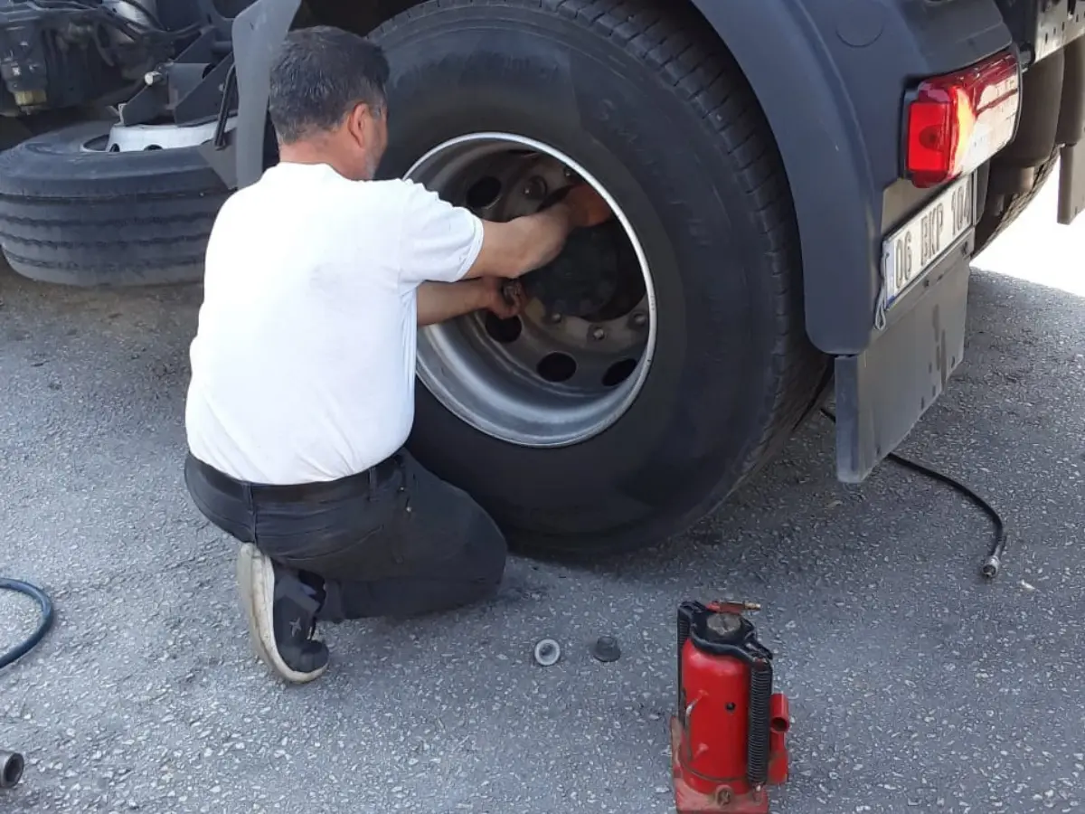 Tufanbeyli Oto Lastikçi